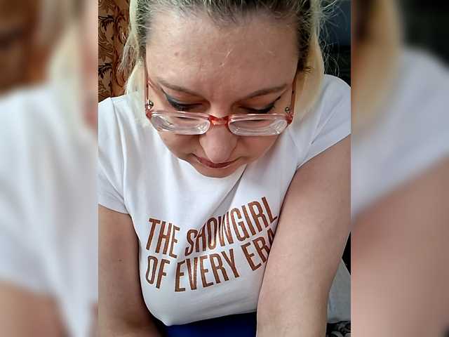 Vika211's BongaCams show and profile