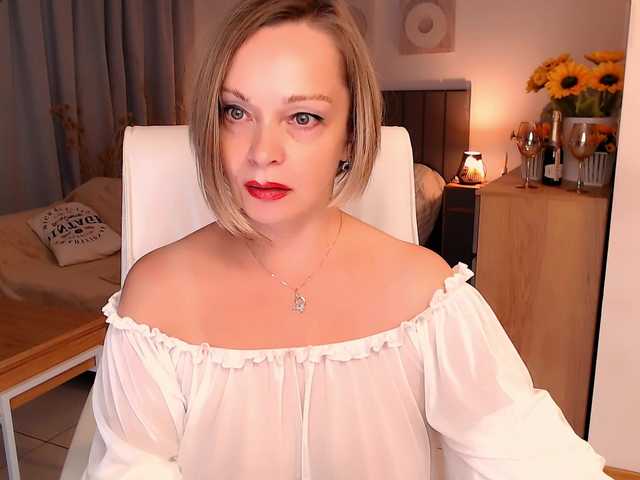 Tilly-Eliot's BongaCams show and profile