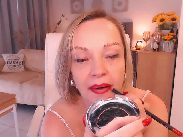 Tilly-Eliot's BongaCams show and profile