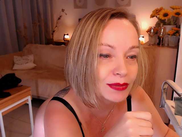 Tilly-Eliot's BongaCams show and profile