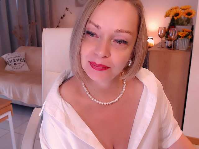 Tilly-Eliot's BongaCams show and profile