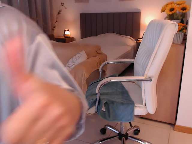 Tilly-Eliot's BongaCams show and profile