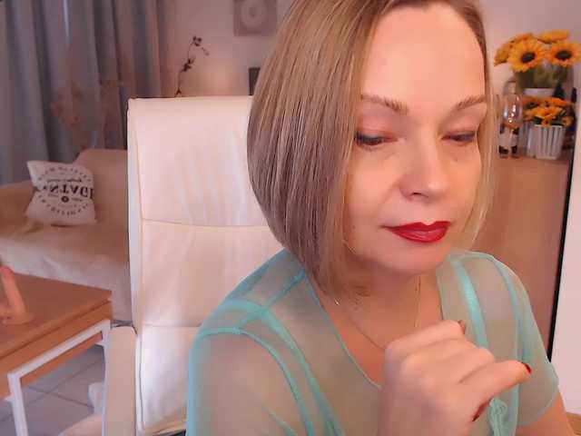 Tilly-Eliot's BongaCams show and profile