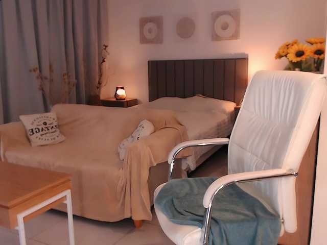 Tilly-Eliot live cam profile