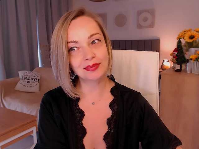 Tilly-Eliot's BongaCams show and profile