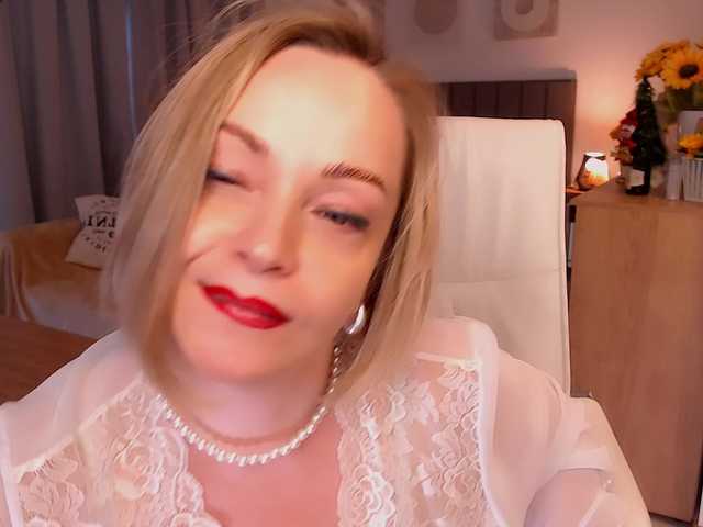 Tilly-Eliot's BongaCams show and profile