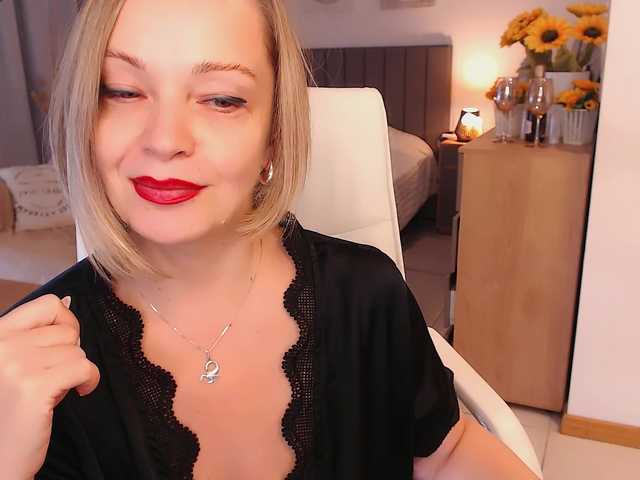 Tilly-Eliot's BongaCams show and profile