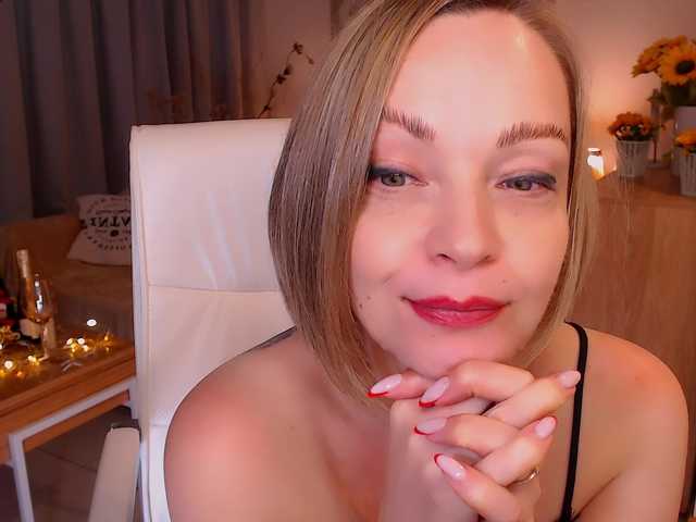 Tilly-Eliot's BongaCams show and profile