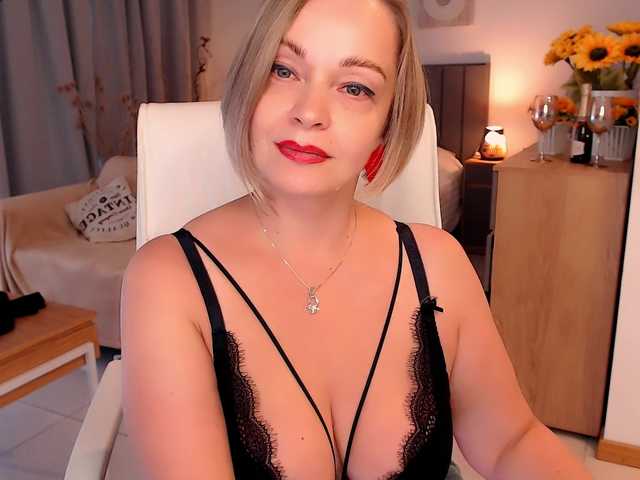 Tilly-Eliot's BongaCams show and profile