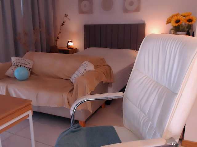 Tilly-Eliot's BongaCams show and profile