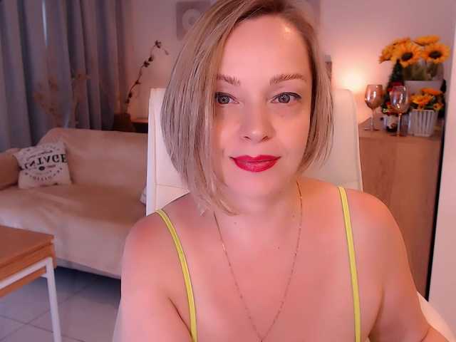 Tilly-Eliot's BongaCams show and profile