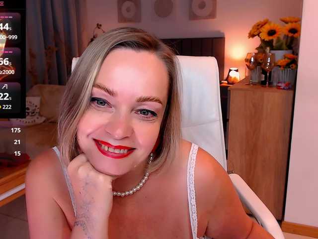 Tilly-Eliot's BongaCams show and profile