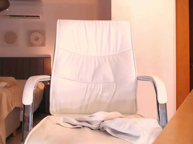 Tilly-Eliot's BongaCams show and profile