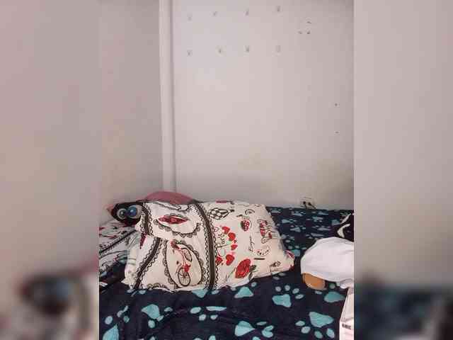 littleemma-777 webcam