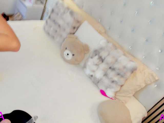 Sarawhitee from BongaCams