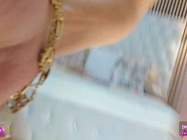 Sarawhitee Live Webcam on {site_name}