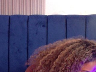 KIARATENTATION's Live Webcam