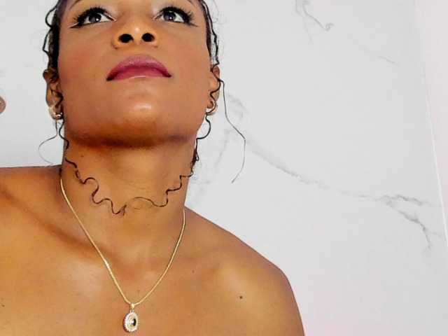 KIARATENTATION, une amatrice française avec qui discuter et avoir du sexe