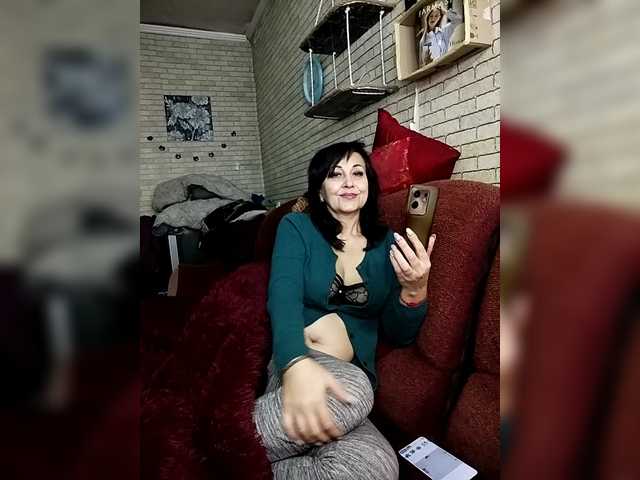 Lina-a-13's BongaCams show and profile