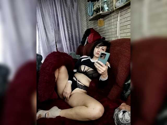 Lina-a-13's BongaCams show and profile