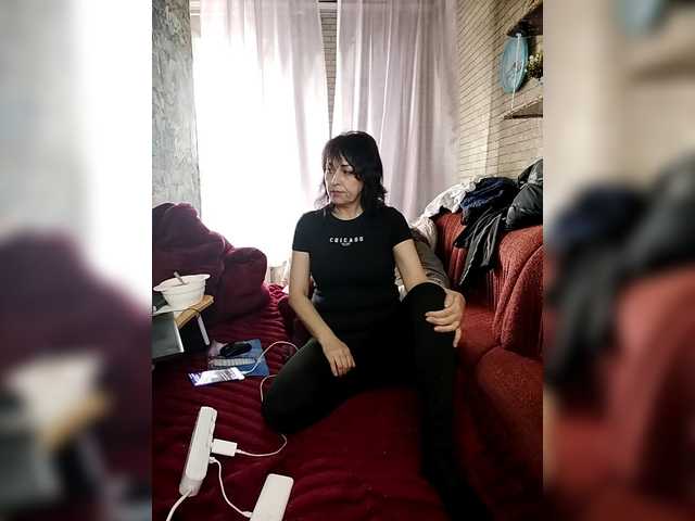 Lina-a-13's BongaCams show and profile