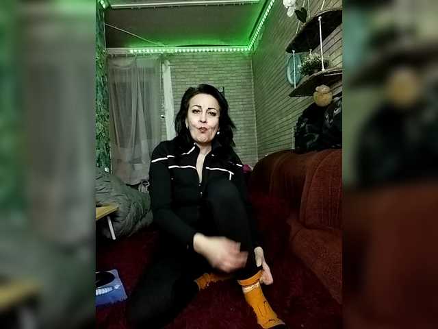 Lina-a-13's BongaCams show and profile