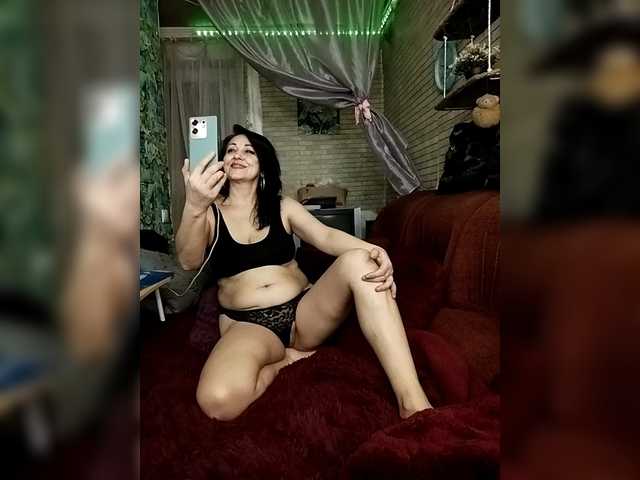 Lina-a-13's BongaCams show and profile