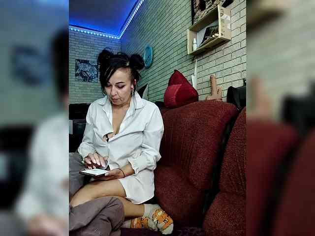 Lina-a-13 Live Webcam on BongaCams