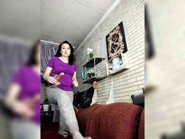 Lina-a-13 Live Webcam on BongaCams