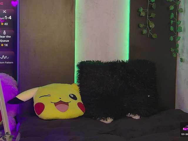 IsisQueenXXX's BongaCams show and profile