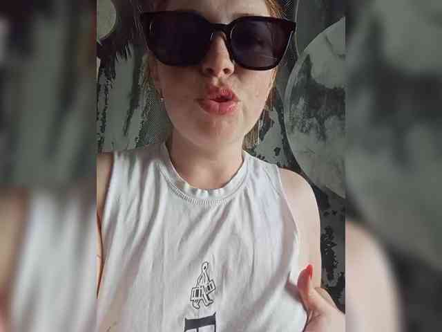 Samochka-25ANDSa... Live Webcam on BongaCams