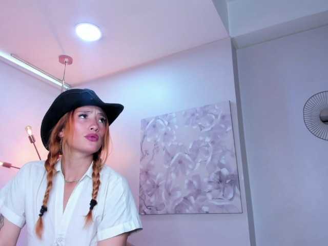 zoetaylorr1's BongaCams show and profile