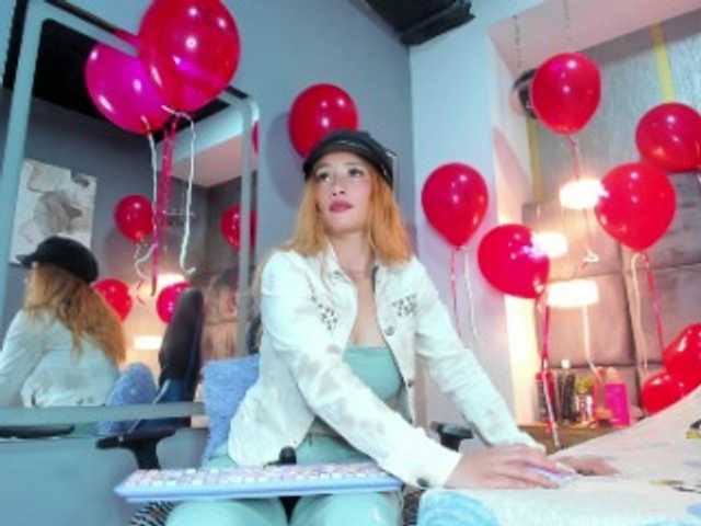 zoetaylorr1's BongaCams show and profile