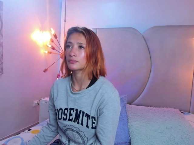 zoetaylorr1's BongaCams show and profile