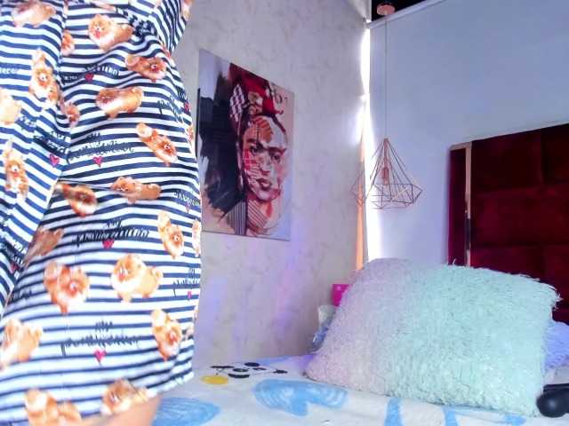 zoetaylorr1's BongaCams show and profile