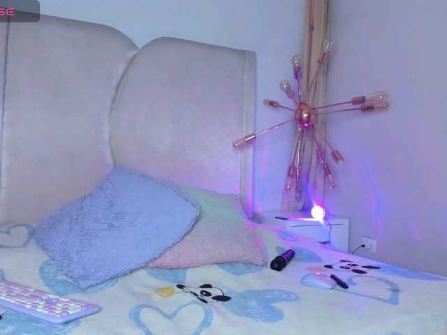 zoetaylorr1's BongaCams show and profile