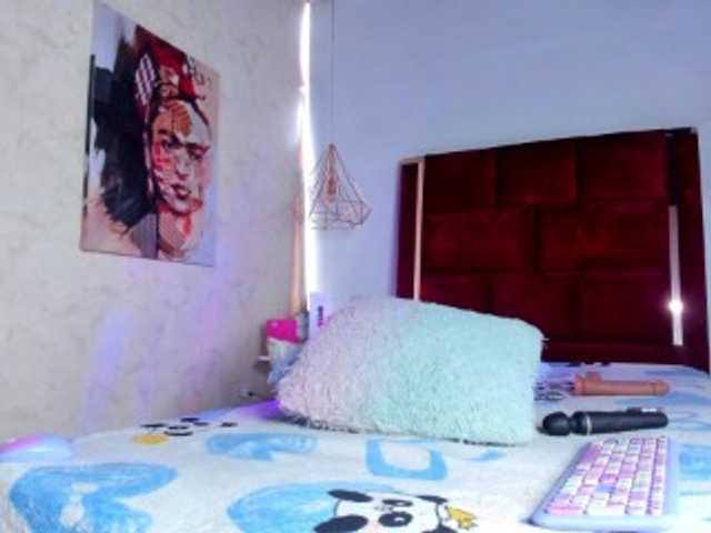 zoetaylorr1's BongaCams show and profile