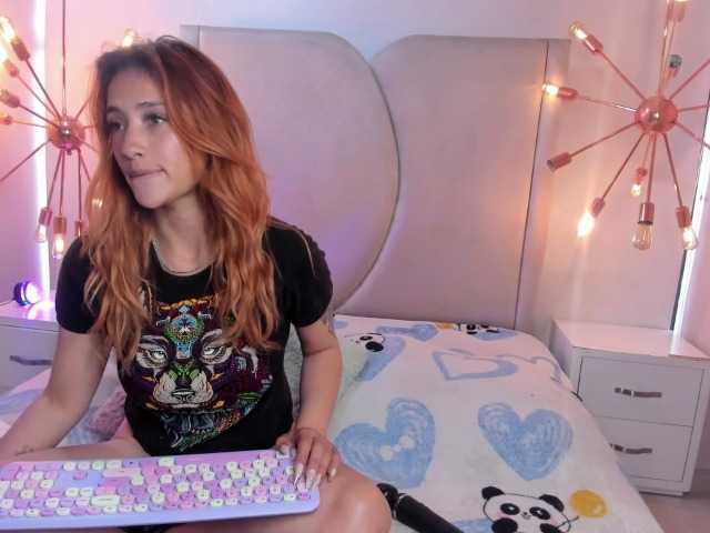 zoetaylorr1's BongaCams show and profile