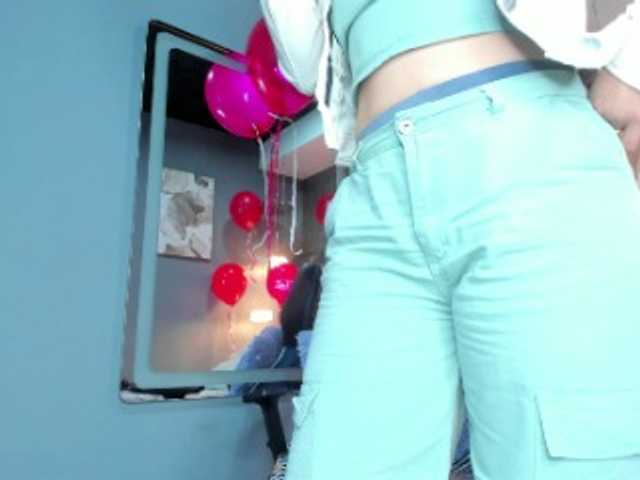zoetaylorr1's BongaCams show and profile