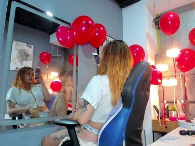 zoetaylorr1's BongaCams show and profile