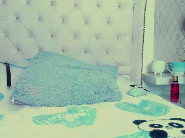 zoetaylorr1's BongaCams show and profile