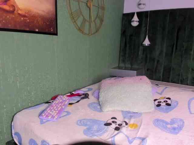 zoetaylorr1 webcam