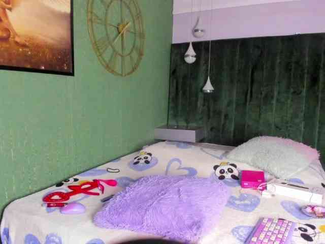 zoetaylorr1 webcam