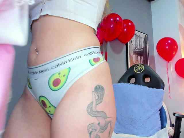 zoetaylorr1 webcam