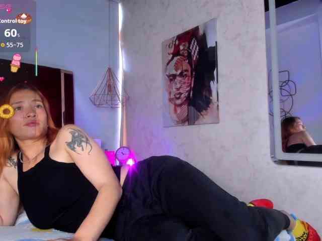 zoetaylorr1 webcam