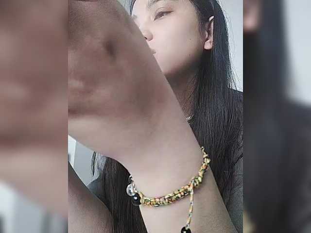 truc11's BongaCams show and profile