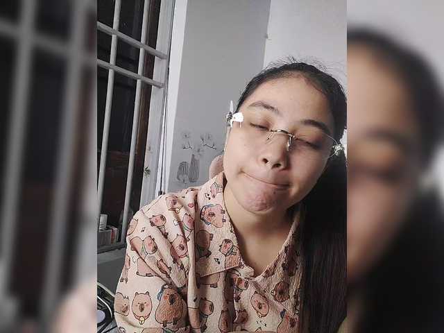 truc11's BongaCams show and profile