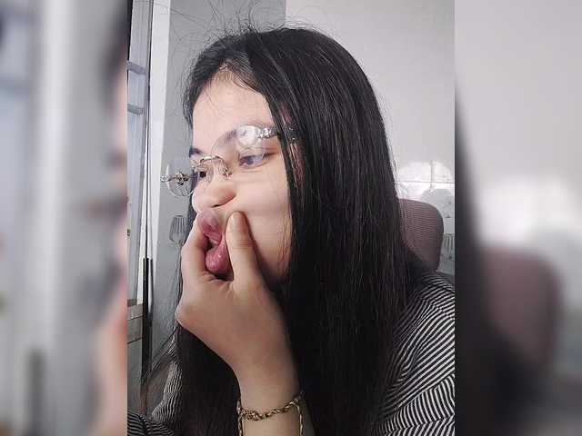 truc11's BongaCams show and profile