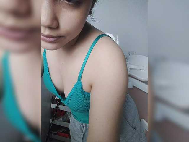 truc11's BongaCams show and profile