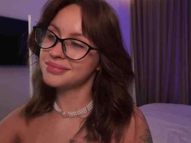 VivienneLove webcam